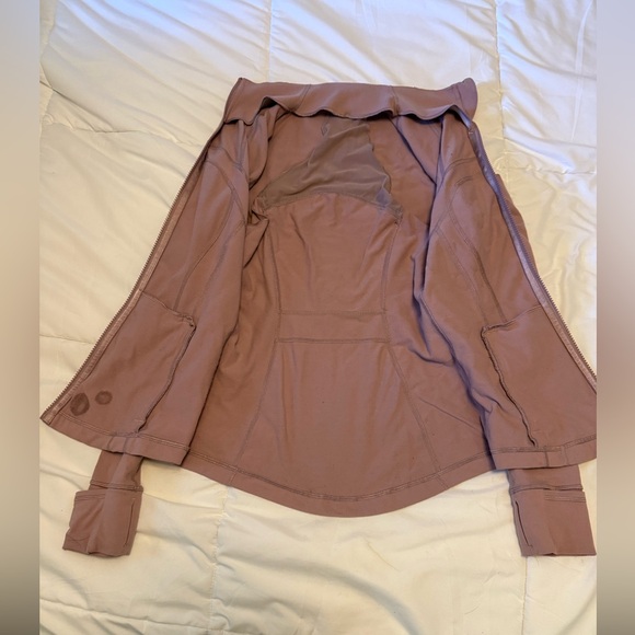 Lululemon define jacket pink size 6– some stains on pocket and wash wear - Picture 6 of 12
